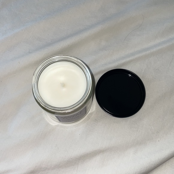 White Barn One-wick Cotton & Freesia - Picture 2 of 2